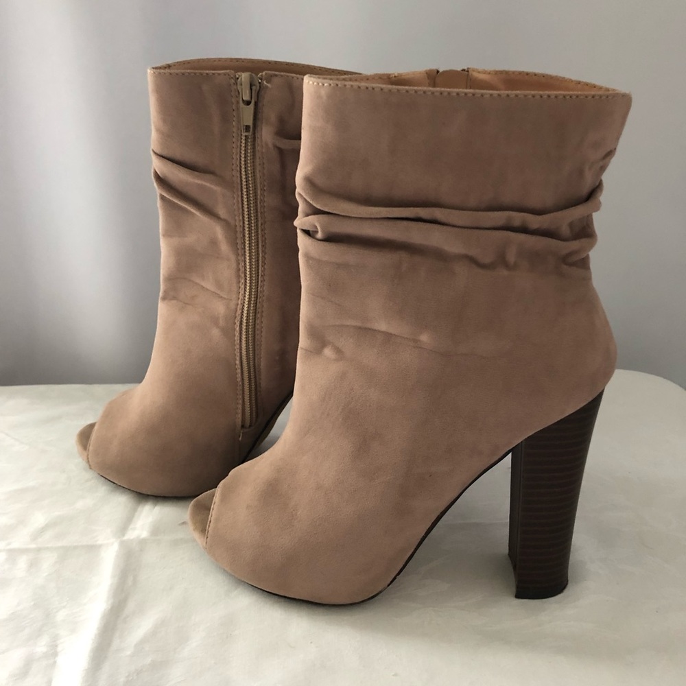 Chase & Chloe Tan Peep Toe Bootie Size 6.5